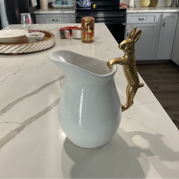 Other - Chic White Pitcher with Gold Rabbit Handle